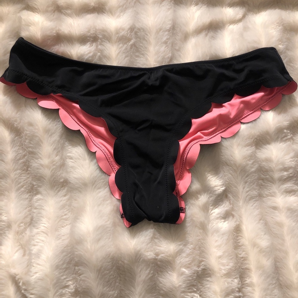 VS pink scalloped swimsuit bottoms